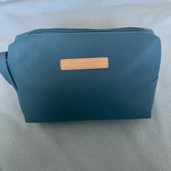 BESPOKE ESSENTIALS Ultimate Dopp Kit - His or Hers - Picture 1 of 6